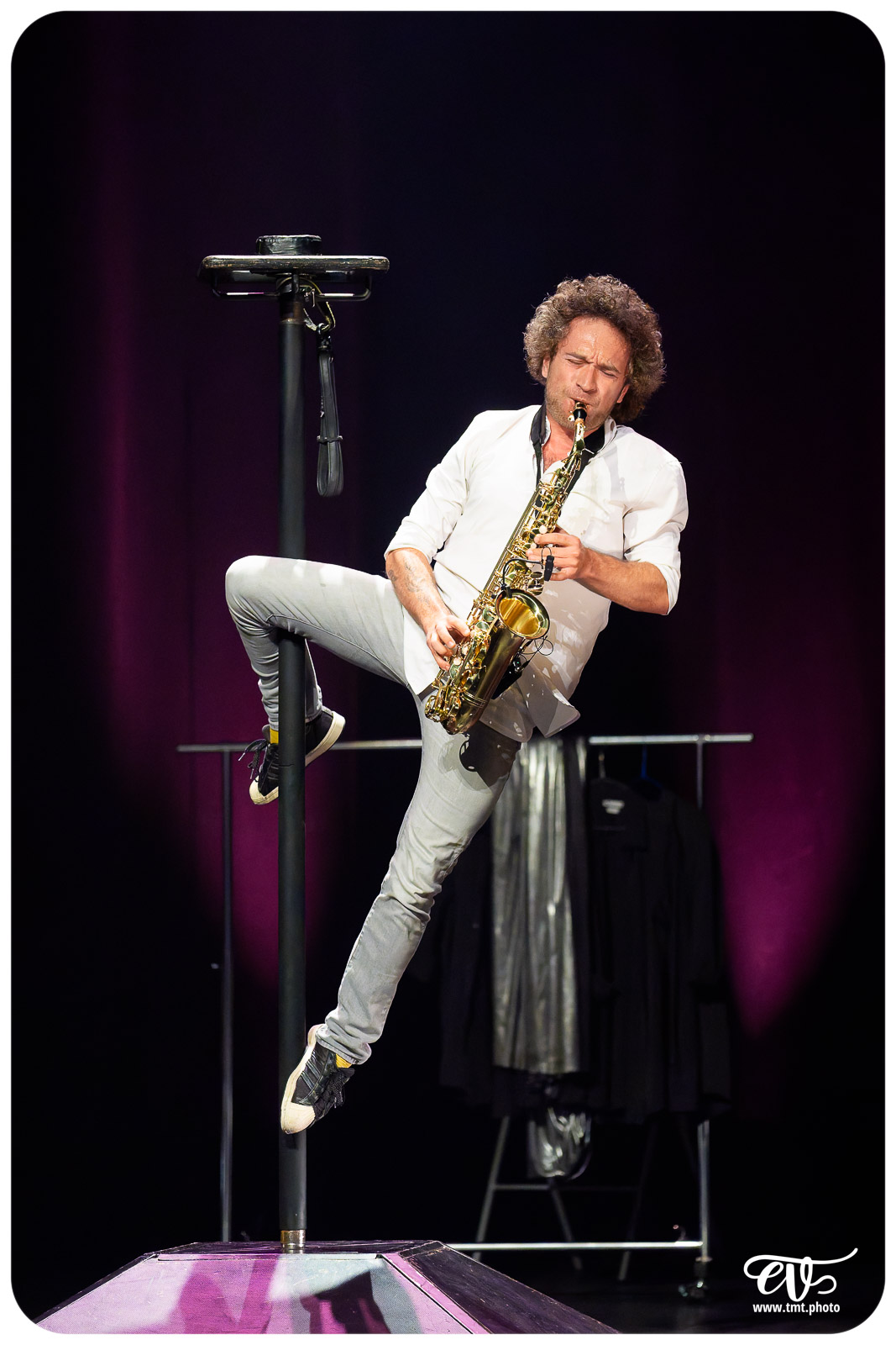 THE SHOW (LES TRIDICULOUS)
